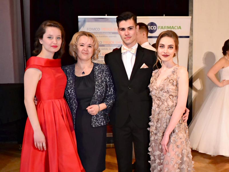 Topor Izabella, dr. Stănescu Aurora Manuela igazgató, Moldovan Edmond Artúr és Tăurean Andreea Henrietta