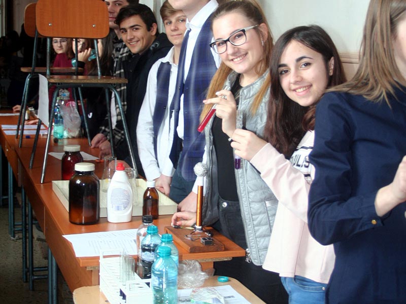Exhibition of physics-chemistry experiments, “Unirea” National High School's Days