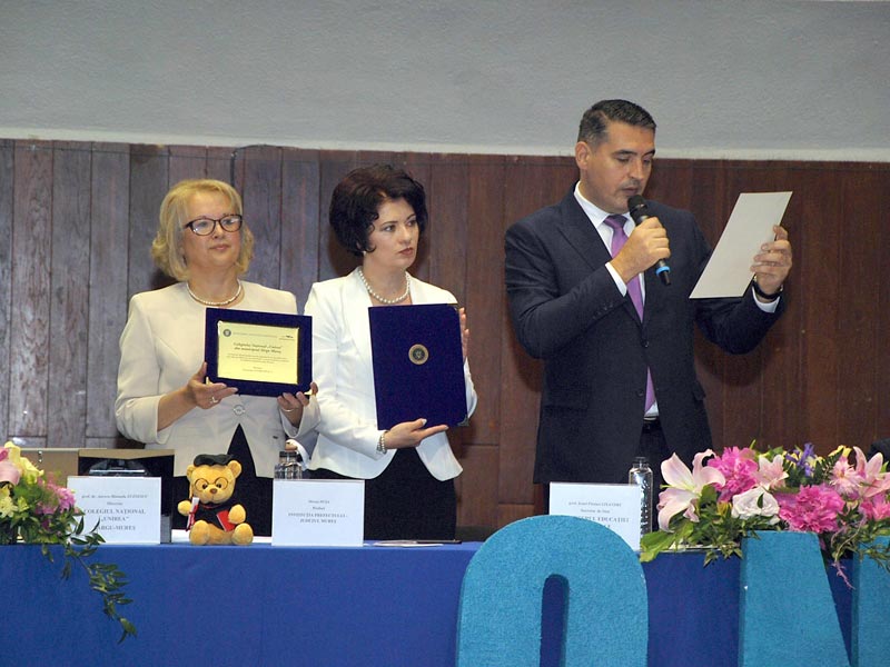 Dr. Stănescu Aurora Manuela igazgató, Pop Consuela Manuela aligazgató és Lixandru Ionel Florian - államtitkár