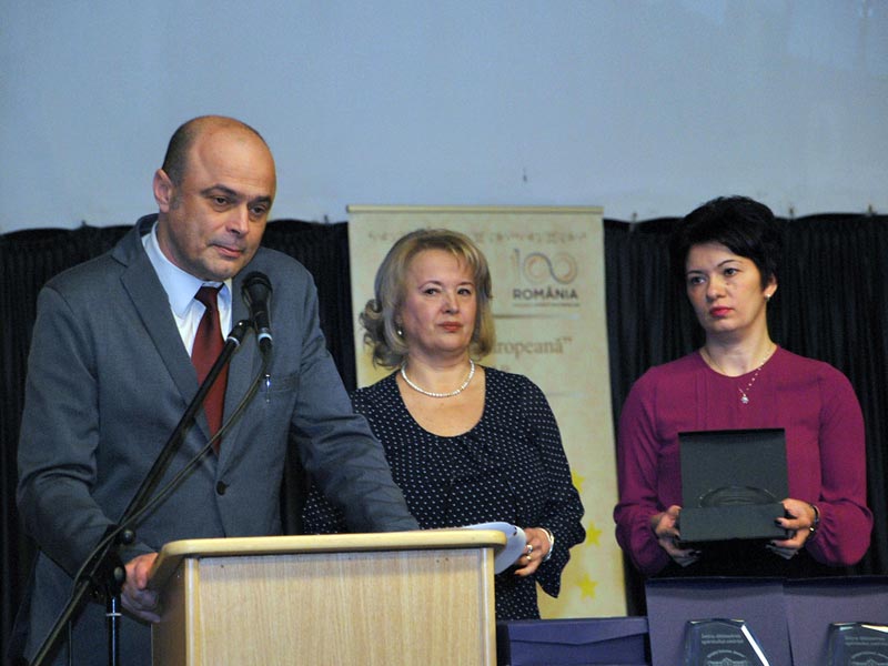 Costea Ioan - președinte Consiliul Părinţilor, dr. Stănescu Aurora Manuela - director și Pop Consuela Manuela - director adjunct