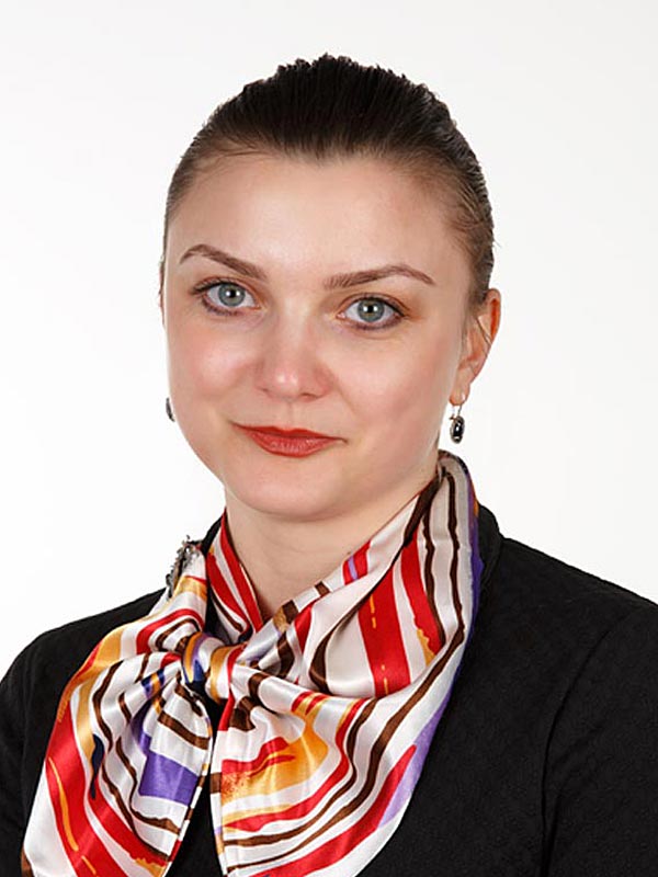 Dr. Doroftei Hristina Elena, Román nyelv