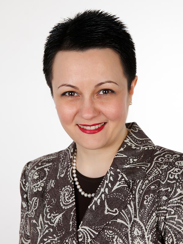 Dr. Năznean Andreea Romana, Limba engleză