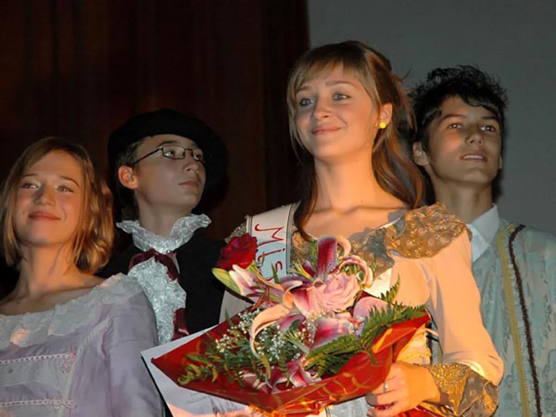 Grozescu Veronica, Barta-Almăşan Toni, Nistor Sabina (premiul II) şi Rihor Cristian