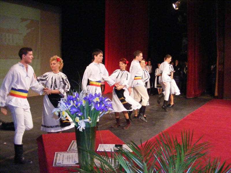 Dans popular românesc, spectacol „Zilele Colegiului”