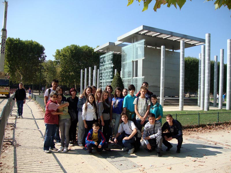 Grup Colegiul Naţional „Unirea”, Monumentul păcii, Paris
