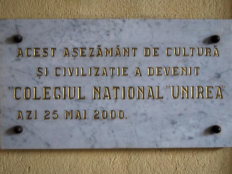 Placă comemorativă 10 ani, Colegiul Naţional „Unirea”