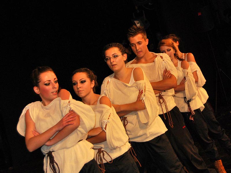 Az Unirea Nemzeti Kollégium tánccsoportja