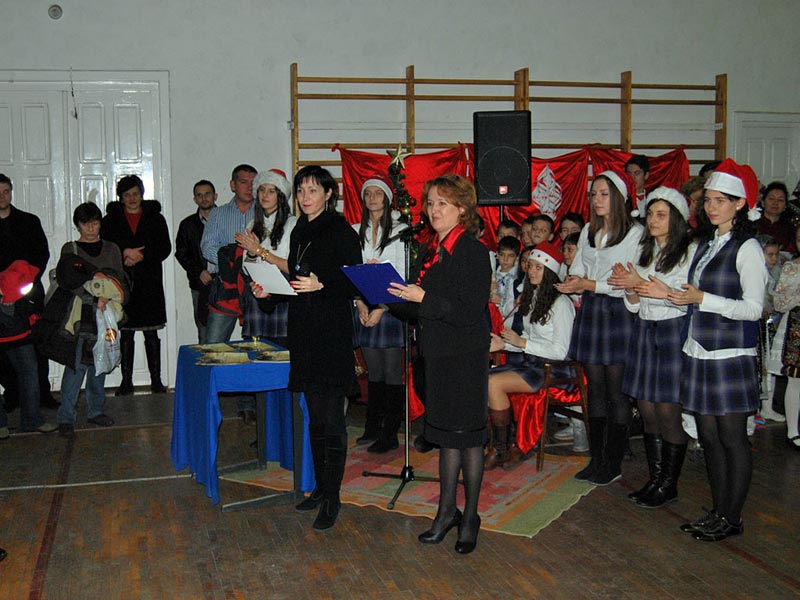 Chira Cristiana igazgató, dr. Stănescu Aurora Manuela aligazgató