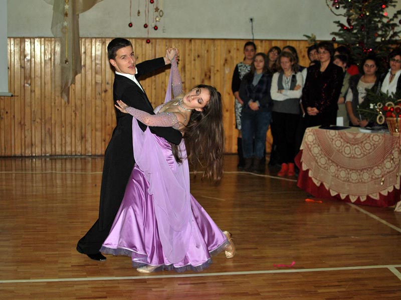 Vereş Vlad şi Ianoş Aura, XI F, dans sportiv, Sărbătoarea Crăciunului