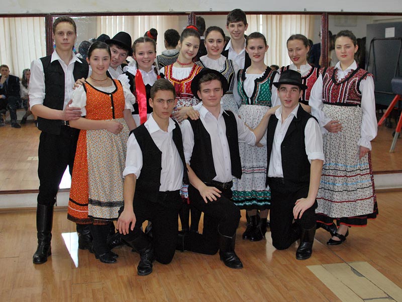 Trupa de dans popular maghiar a Colegiului Naţional „Unirea”