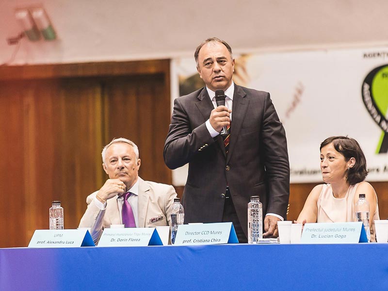 Luca Alexandru - profesor UPM, dr. Florea Dorin - primarul municipiului, Chira Cristiana - director CCD