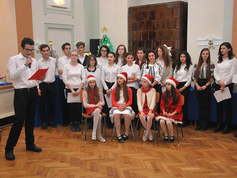 Prezentatorul Zeceş Răzvan, Corul elevilor, Sărbătoarea Crăciunului