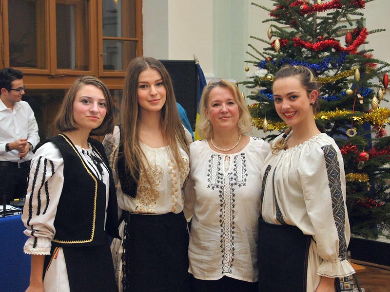 Ploscar Camelia, Musgociu Alexandra, teacher dr. Stănescu Aurora Manuela and Naghi-Pădurean Maria Alexandra