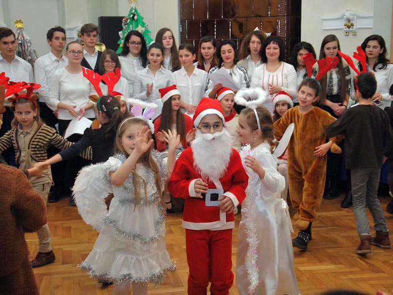 Moldovan Carina, Pop Yanis and Viţa Ilinca, Christmas Celebration