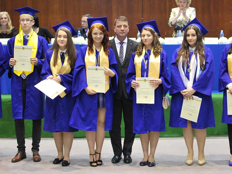 Toma Vlad Andrei, Tămaş Alexandra, Muscă Antonia Maria, dr. Goga Lucian, prefect of Mureş County, Ploscar Camelia Denisa and Micu Maria Andreea