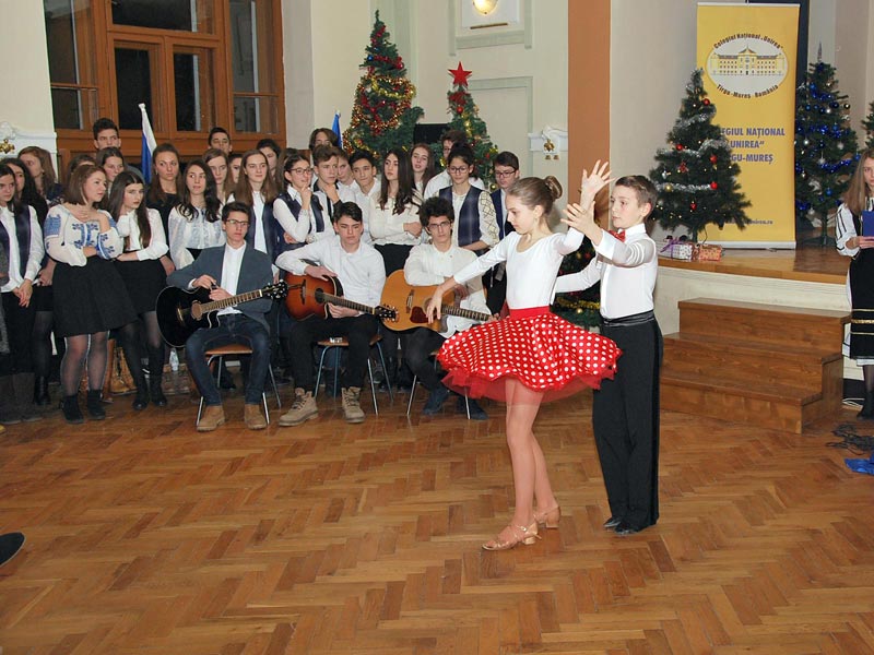 Iarna în paşi de dans şi de cântec, coordonator profesor Năznean Andreea Romana