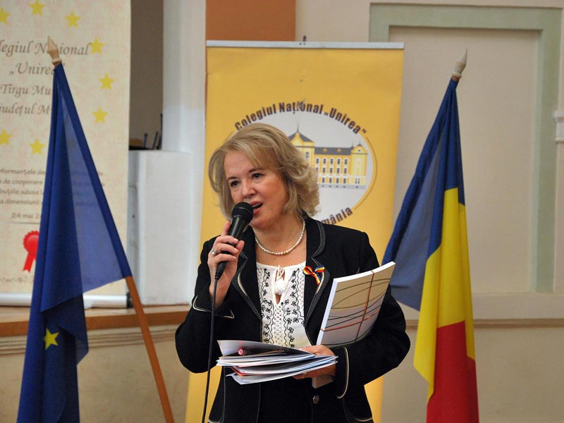 Dr. Stănescu Aurora Manuela - director Colegiul Naţional „Unirea” Tîrgu Mureș