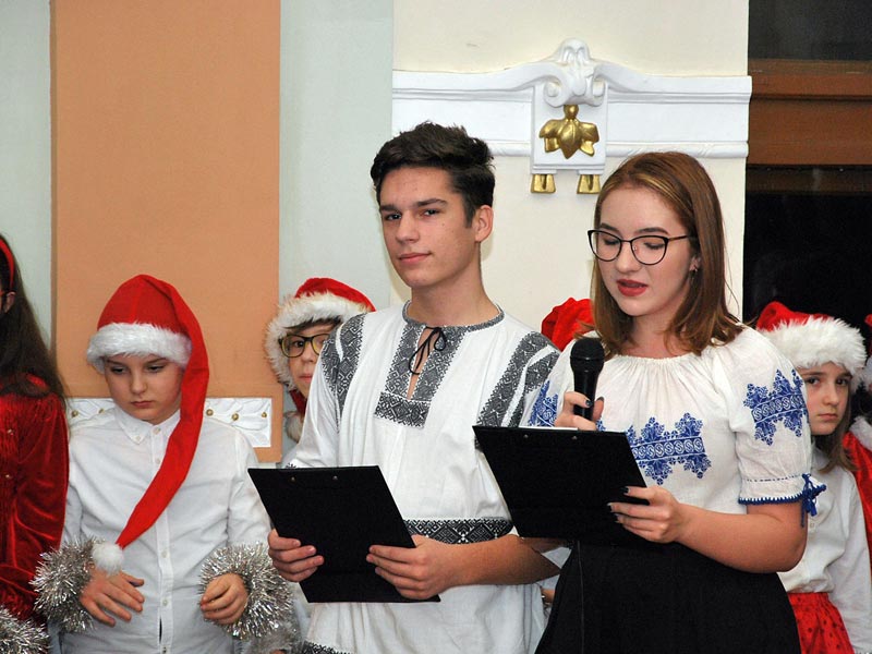 Prezentatorii Moldovan Radu Cătălin și Brustur Otilia, Sărbătoarea Crăciunului