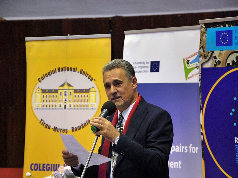 Profesor Lupaescu Constantin, diriginte XII B, Festivitate de absolvire, Sala Polivalentă