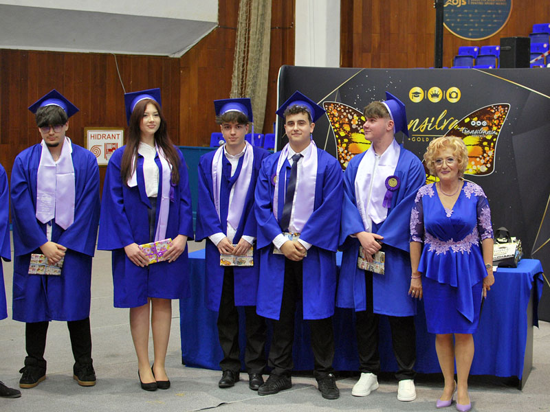 Absolvenţi, profesor Radu Suzana Maria diriginte XII C, Sala Polivalentă